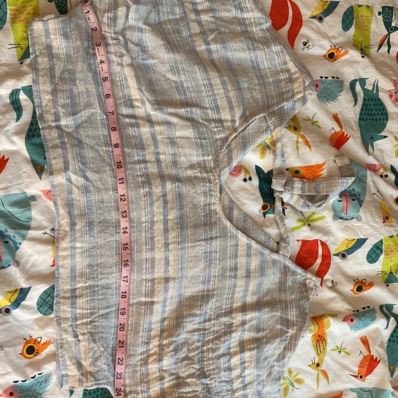 Blue & White Listicle flyaway crop top size L - Picture 6 of 6